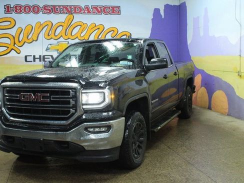 Used 2018 GMC Sierra 1500 SLE image 2