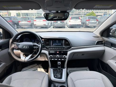 Used 2020 Hyundai Elantra SE FWD image 11