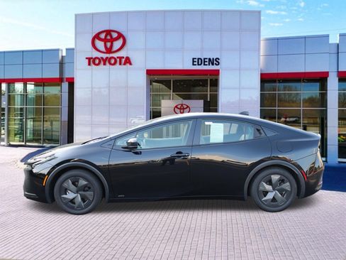 Used 2024 Toyota Prius LE AWD/4WD image 6