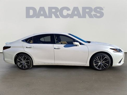 Used 2025 Lexus ES 300h w/ Premium Package image 7