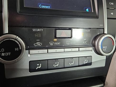 Used 2012 Toyota Camry LE image 19