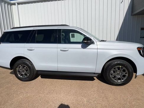 New 2026 Ford Expedition Active RWD image 9