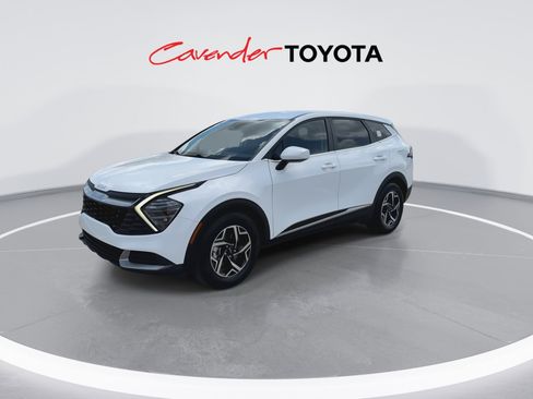 Used 2025 Kia Sportage LX FWD image 4