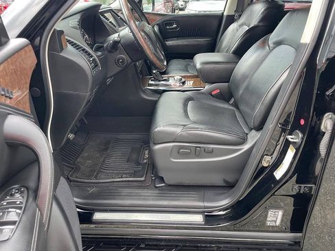 Used 2017 INFINITI QX80 4WD w/ Driver Assistance Package image 10