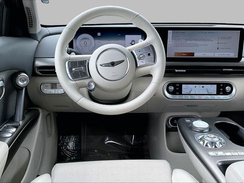 Used 2025 Genesis GV60 RWD image 5