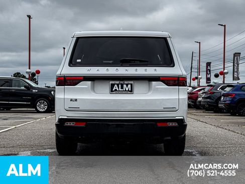 Used 2023 Jeep Wagoneer L Series II AWD/4WD image 5