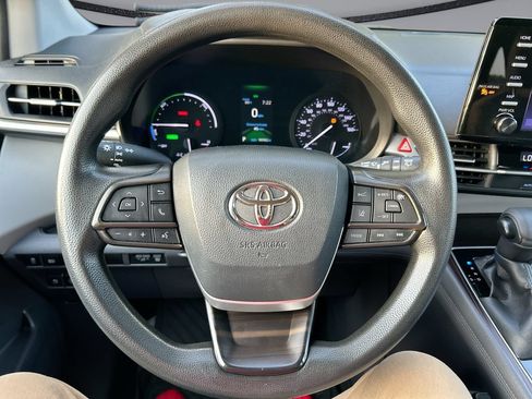 Used 2021 Toyota Sienna LE FWD image 15