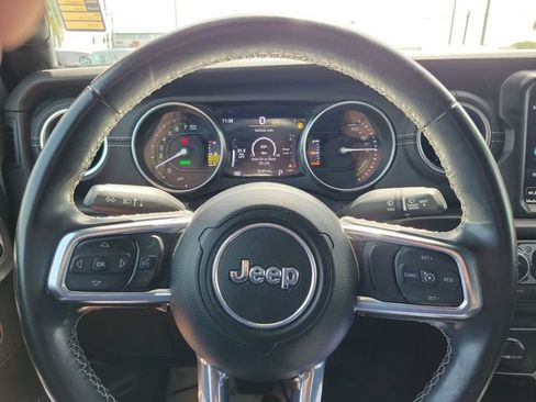 Used 2022 Jeep Wrangler Unlimited Sahara AWD/4WD image 19