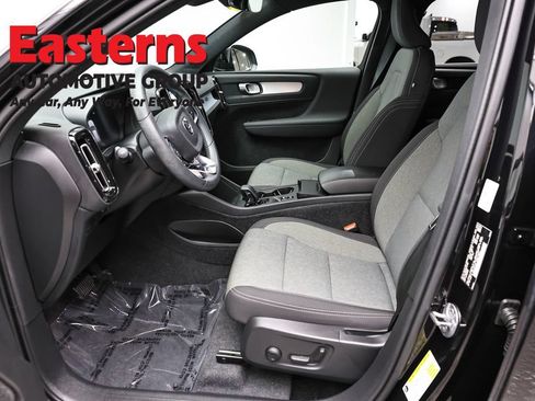 Used 2024 Volvo XC40 B5 Core AWD/4WD image 14