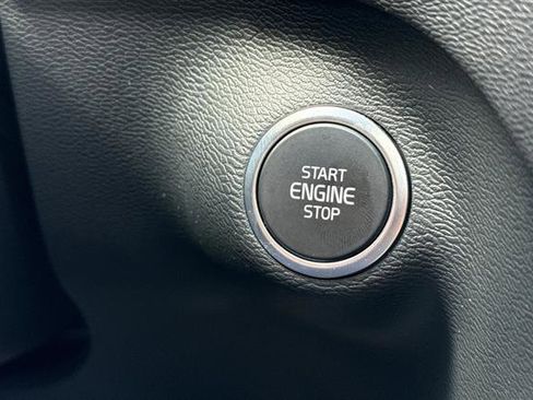 Certified 2025 Volvo XC40 B5 Plus AWD/4WD image 25
