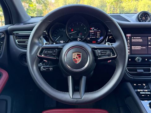 Certified 2025 Porsche Macan image 15