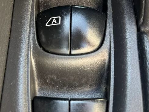 Used 2015 Nissan Rogue S AWD/4WD image 22