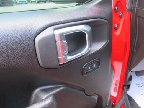 Used 2025 Jeep Wrangler Sport AWD/4WD image 12
