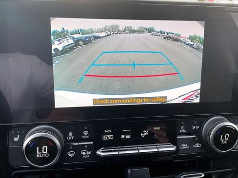 Used 2023 Toyota Highlander XLE AWD/4WD image 20