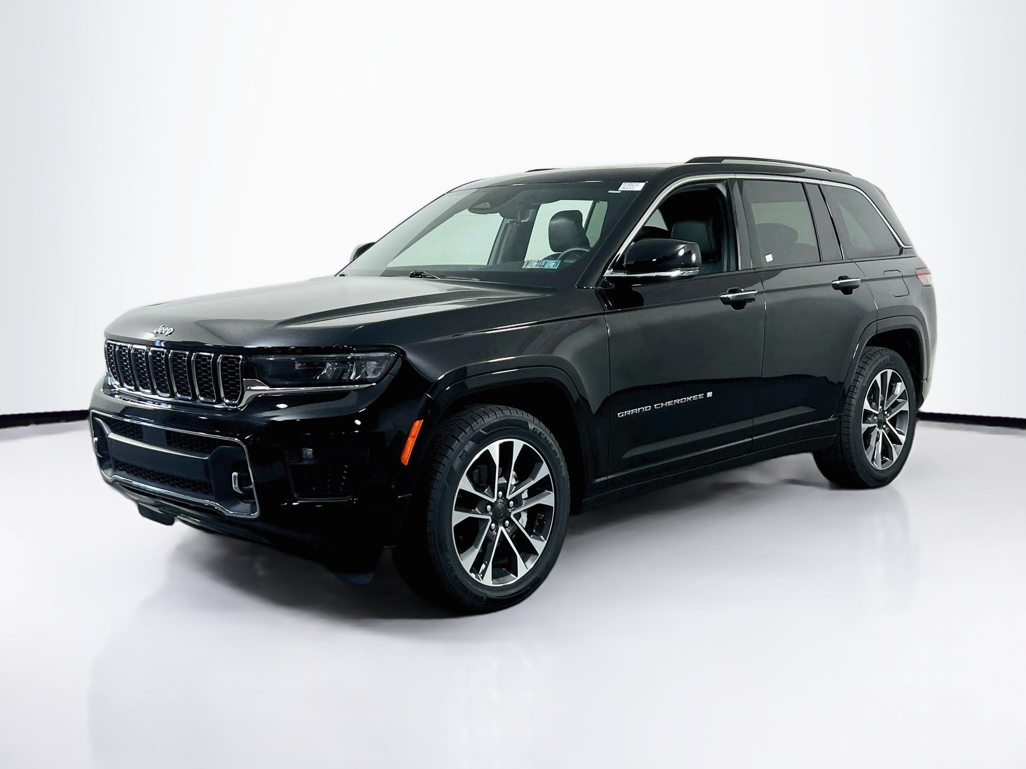 Used 2023 Jeep Grand Cherokee Overland w/ Luxury Tech Group IV AWD/4WD image 1