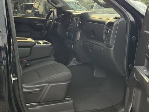 Used 2024 Chevrolet Silverado 1500 Custom Trail Boss w/ Turbomax Blackout Package AWD/4WD image 17