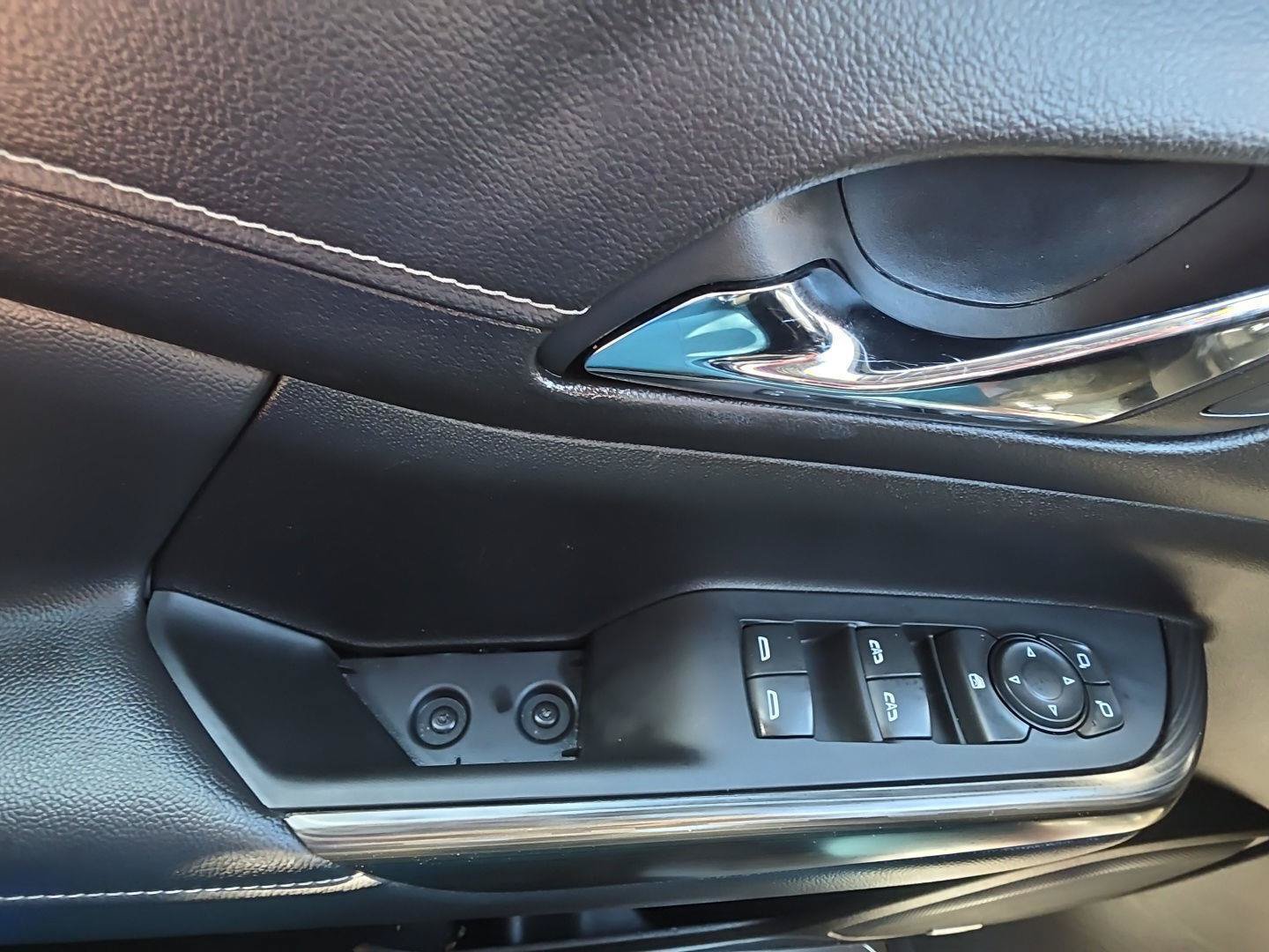 Used 2023 GMC Acadia SLT FWD image 8