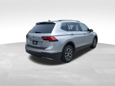 Used 2020 Volkswagen Tiguan SE w/ Panoramic Sunroof Package FWD image 4