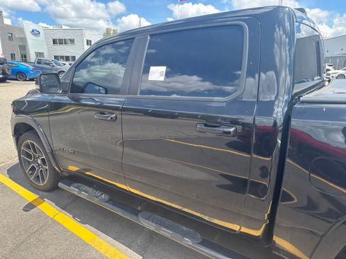 Used 2019 RAM 1500 Laramie AWD/4WD image 17