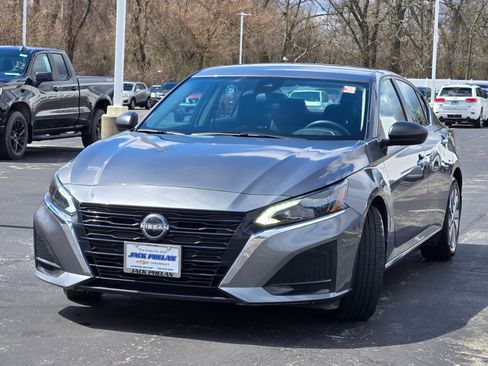 Used 2024 Nissan Altima 2.5 S FWD image 5