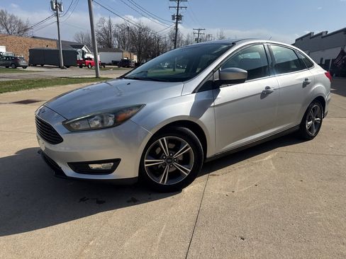 Used 2018 Ford Focus SE w/ SE Appearance Package image 1