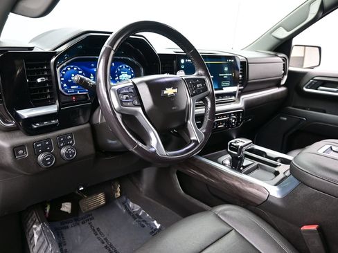 Used 2022 Chevrolet Silverado 1500 LTZ w/ LTZ Premium Package AWD/4WD image 13