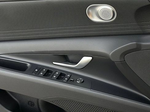 New 2026 Hyundai Elantra SE image 15