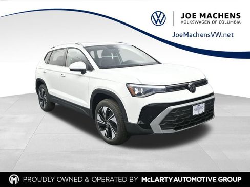 New 2026 Volkswagen Taos SE image 1