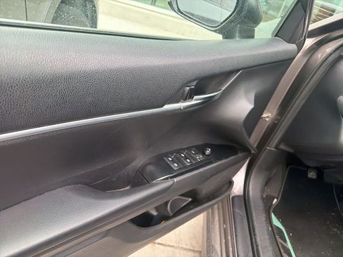 Used 2020 Toyota Camry SE image 8