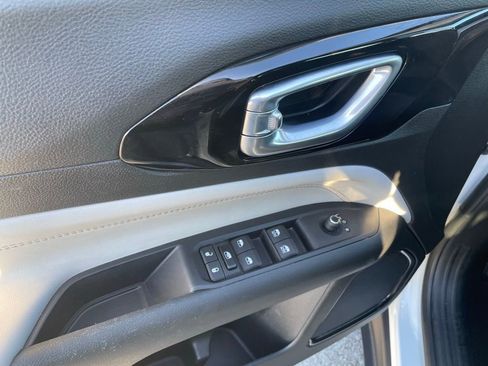 Used 2023 Jeep Compass Limited image 12