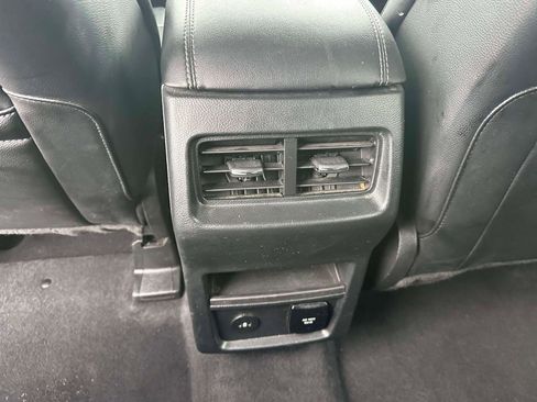 Used 2024 Ford Edge Titanium image 11