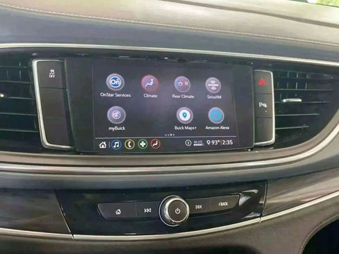 Used 2020 Buick Enclave Essence image 8