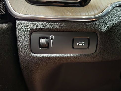 Used 2020 Volvo XC60 T6 Inscription w/ Protection Package Premier AWD/4WD image 39