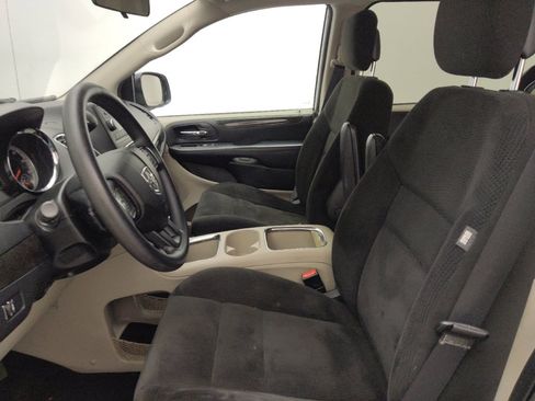 Used 2016 Dodge Grand Caravan SXT FWD image 17