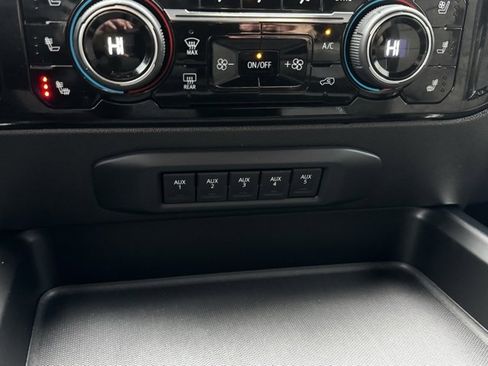 Used 2024 Chevrolet Silverado 2500 ZR2 w/ Technology Package image 18