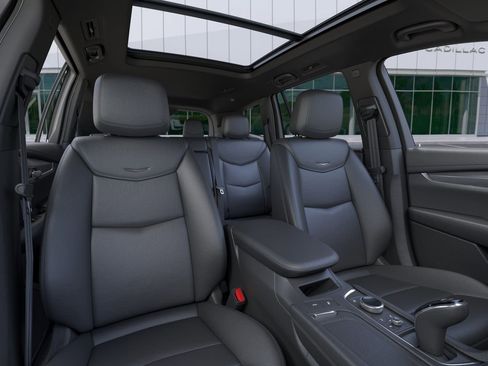 Used 2025 Cadillac XT6 Luxury FWD image 16