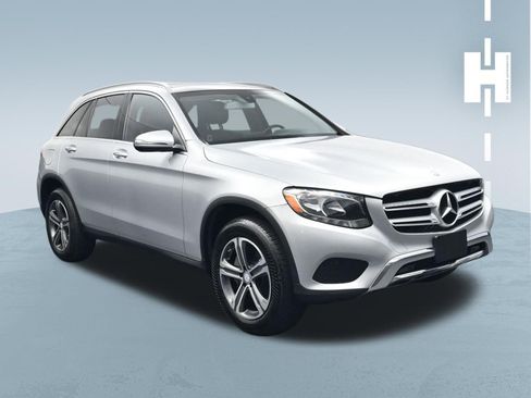 Used 2016 Mercedes-Benz GLC 300 4MATIC w/ Premium Package image 2