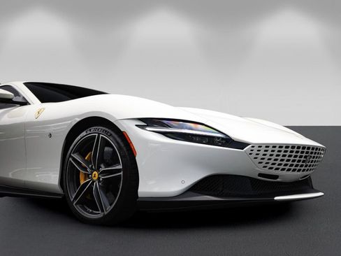 Certified 2021 Ferrari Roma RWD image 9