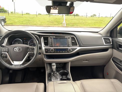 Used 2019 Toyota Highlander Limited Platinum AWD/4WD image 14
