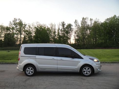 Used 2015 Ford Transit Connect XLT image 5