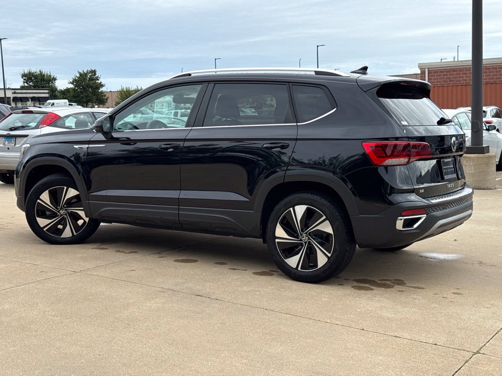 Used 2024 Volkswagen Taos SE AWD/4WD image 3