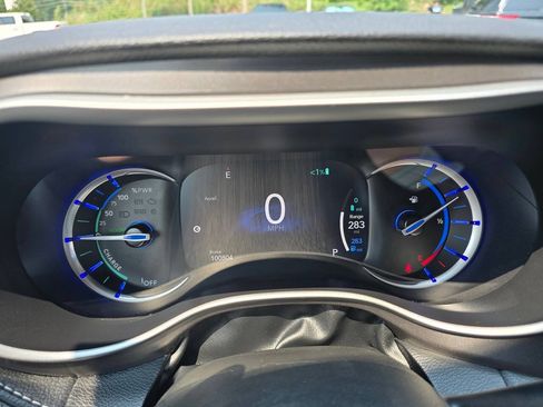 Used 2024 Chrysler Pacifica Limited FWD image 24
