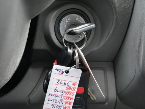 Used 2016 Nissan Frontier SV image 8