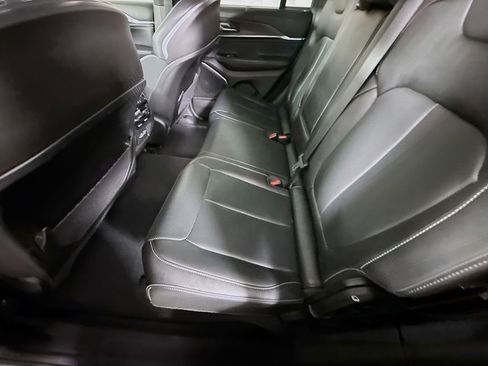 Used 2023 Jeep Grand Cherokee Overland w/ Luxury Tech Group IV image 30