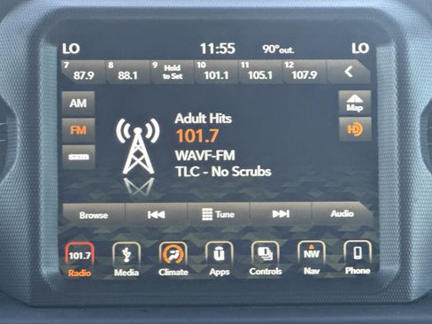 Used 2018 Jeep Wrangler Unlimited Sahara AWD/4WD image 22