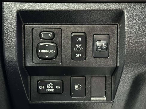 Used 2020 Toyota Tundra SR5 AWD/4WD image 28