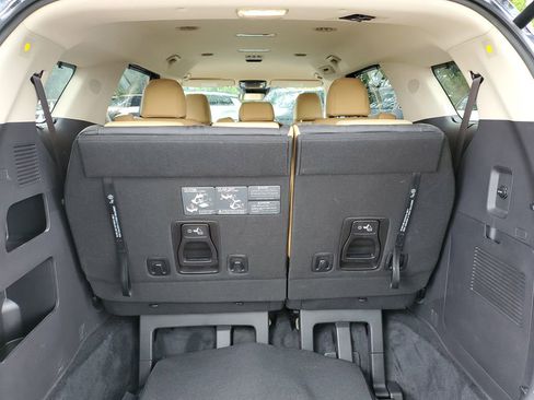 Used 2022 Kia Carnival EX FWD image 8