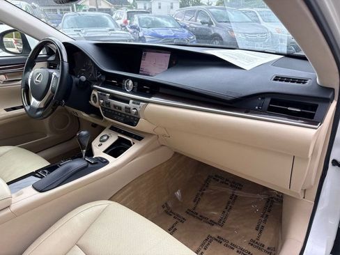 Used 2013 Lexus ES 350 w/ Luxury Pkg FWD image 16