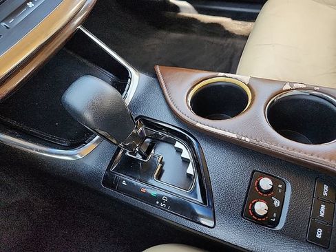 Used 2015 Toyota Avalon XLE FWD image 25