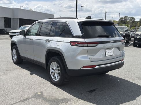 New 2026 Jeep Grand Cherokee Laredo image 6